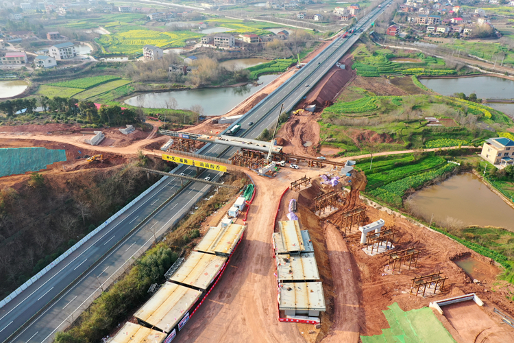 20230403126285.jpg 1¡¢ËÂÌÁ³å»¥Í¨AÔѵÀ¸ÖÏäÁº¶¥ÍÆÊ©¹¤Àú³Ì.jpg